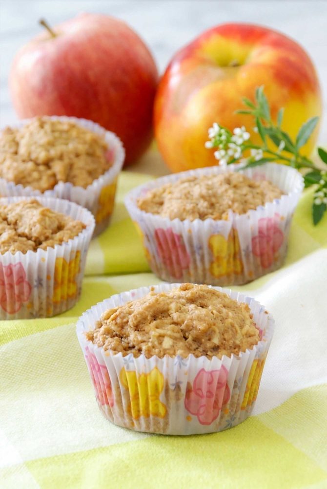 Fuldkornmuffins med æble