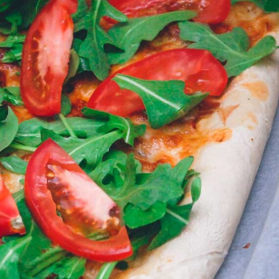 Ostefyldt pizzaskorpe opskrift