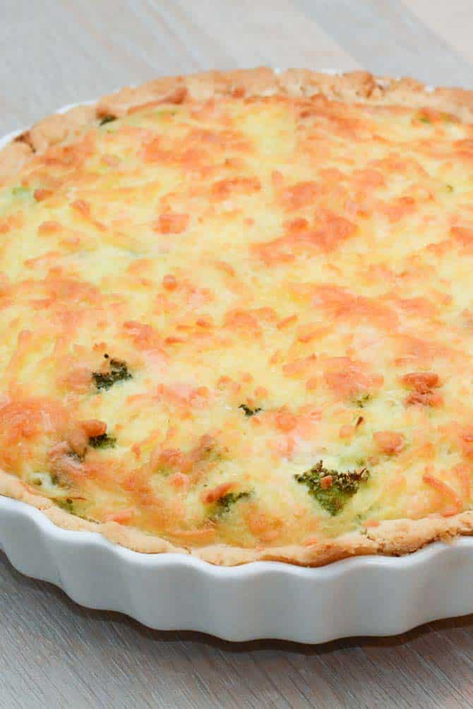 Tærte med laks og broccoli