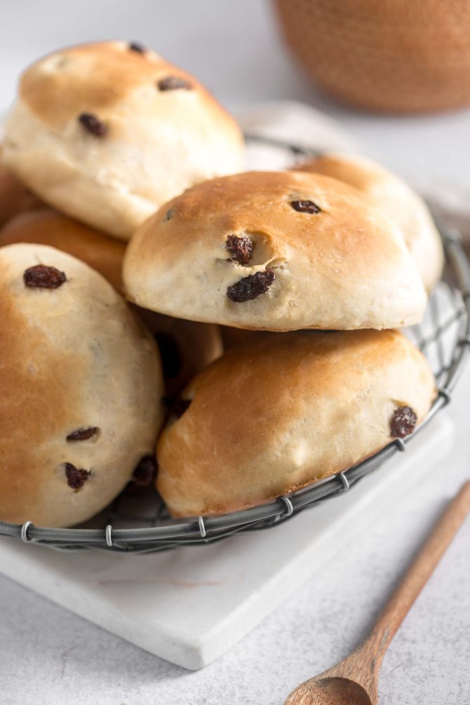 Opskrift på rosinboller fra Bageglad