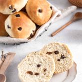 Rosinboller opskrift