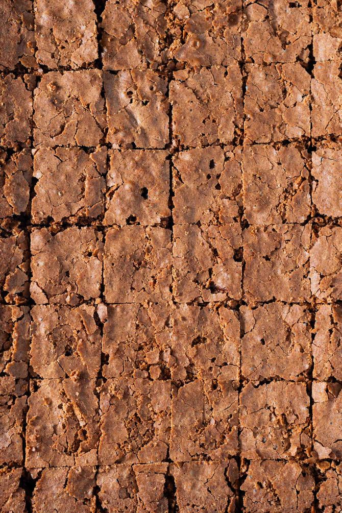 God brownie med krakeleret overflade