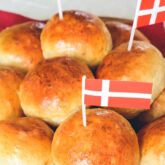 Fødselsdagsboller opskrift fra Bageglad
