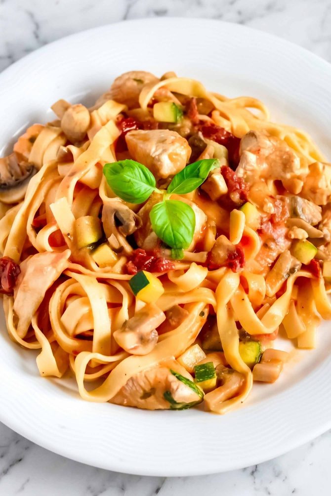 Cremet kylling pasta opskrift fra Bageglad