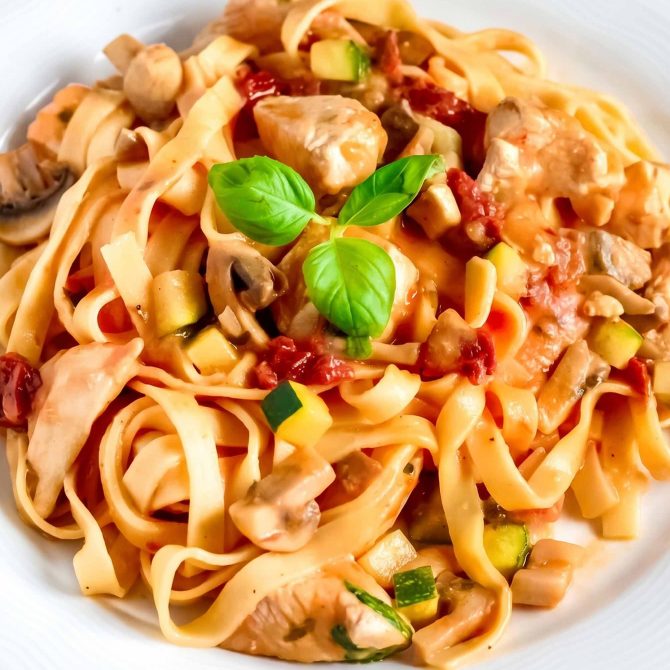 Cremet kylling pasta opskrift fra Bageglad