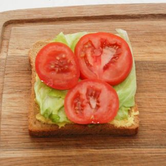 Sandwich og tomat
