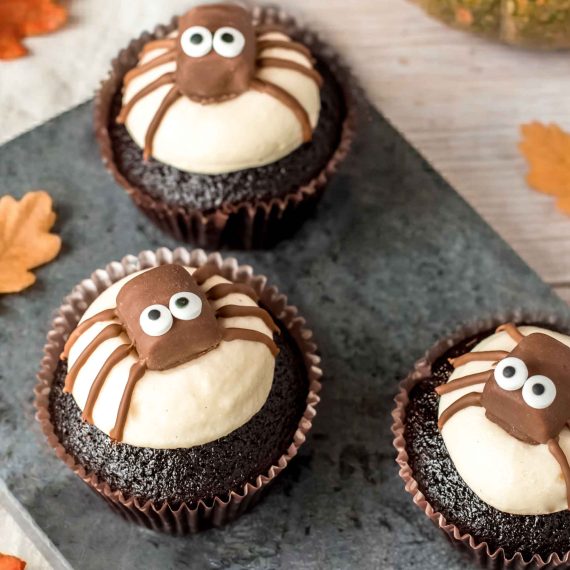 Edderkop cupcakes til Halloween