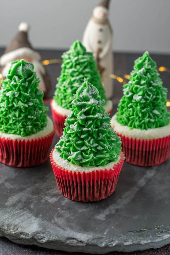 Juletræ cupcakes opskrift fra Bageglad