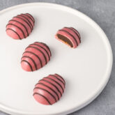 Ruby chokolade påskeæg med chokolade ganache