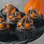 Chokolade Halloween cupcakes fra Bageglad