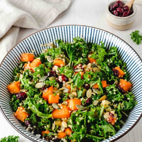 Salat med quinoa og grønkål