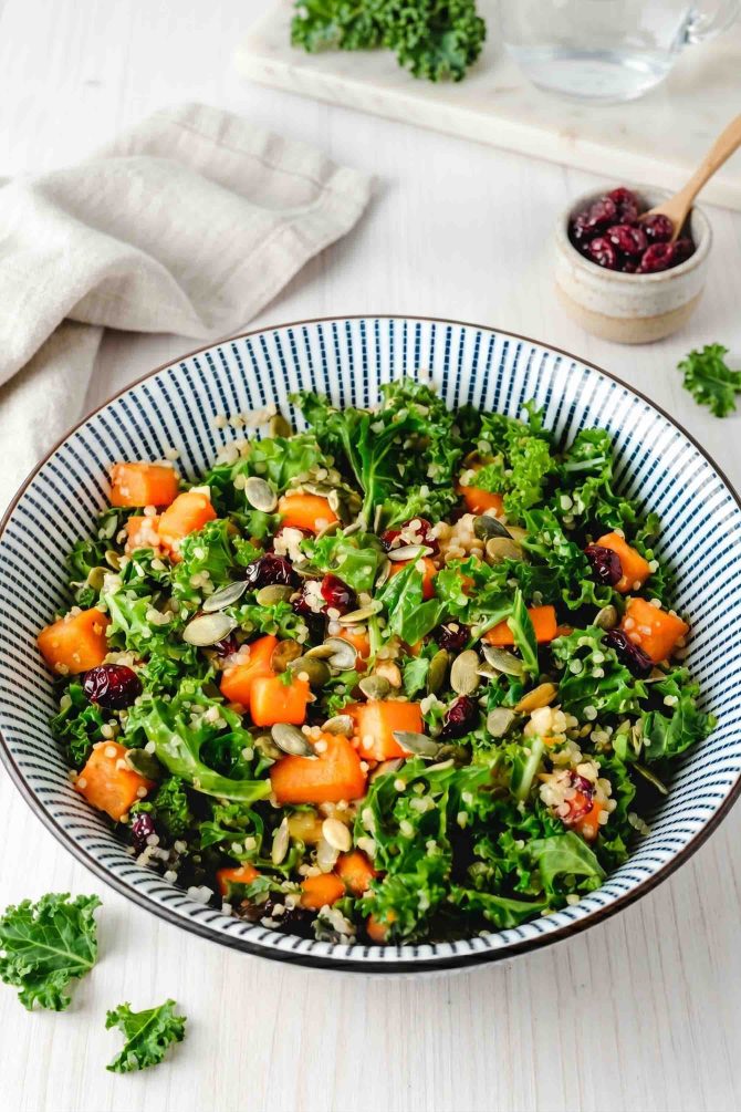 Salat med quinoa og grønkål