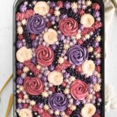 Chokoladekage med rose smørcreme