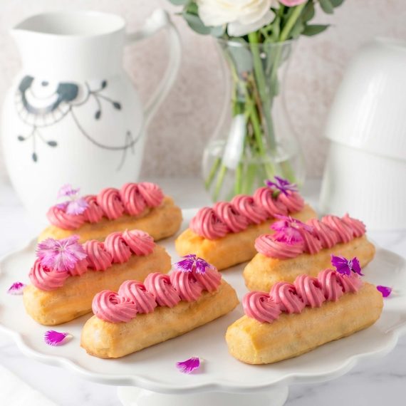 Eclairs med hindbær og chokolade
