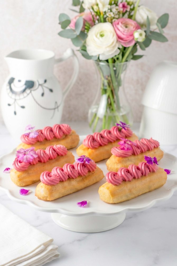 Eclairs med hindbær og chokolade