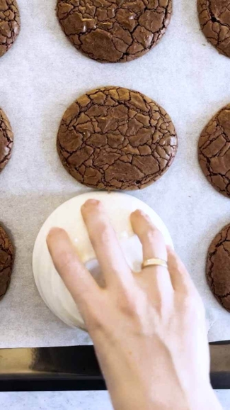 Forme brownie cookies