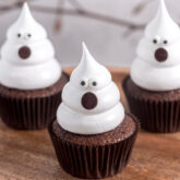 Halloween spøgelse cupcakes fra Bageeglad