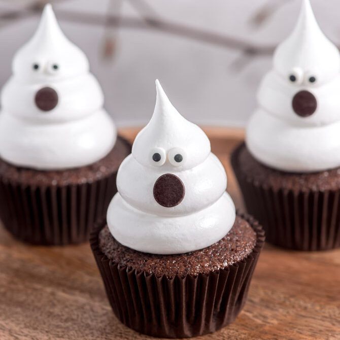 Halloween spøgelse cupcakes fra Bageeglad