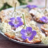 Pandekager med hyldeblomster