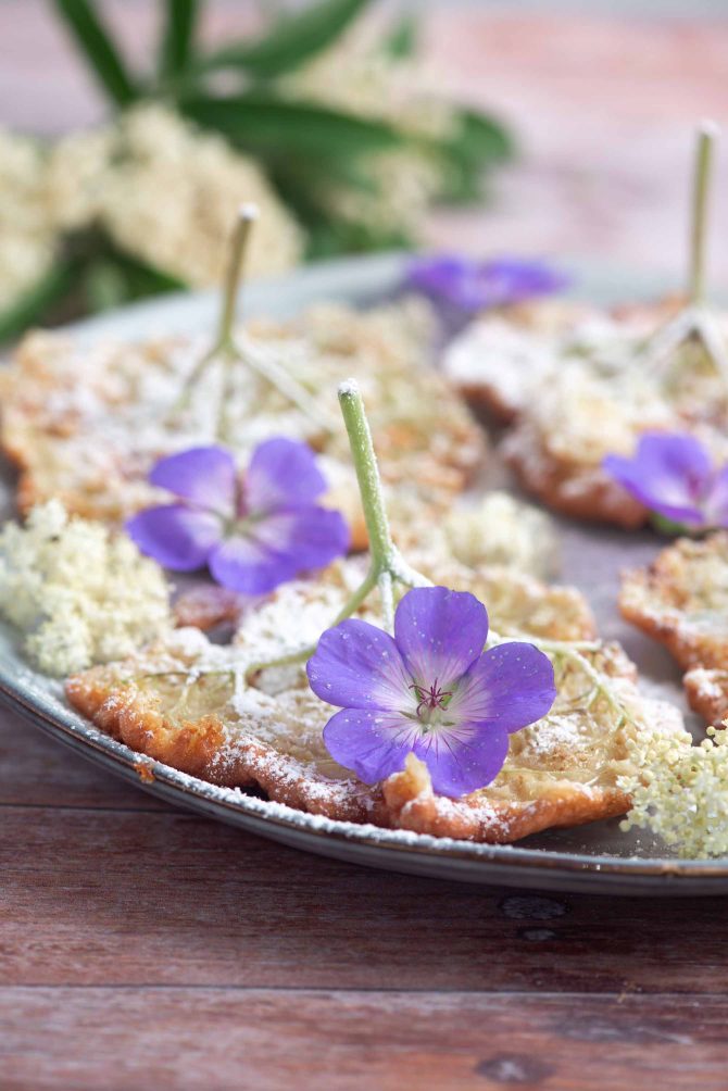 Pandekager med hyldeblomster