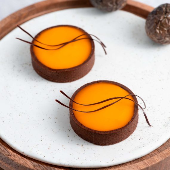 Saltkaramel og passionsfrugt tærter til Halloween