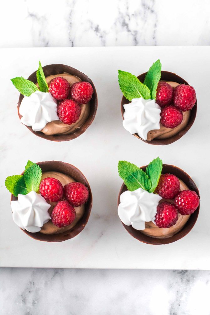 Chokolademousse og hindbær dessert