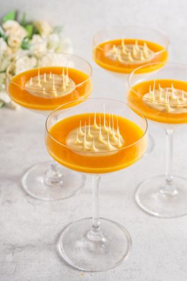 Panna cotta med mango og passionsfrugt