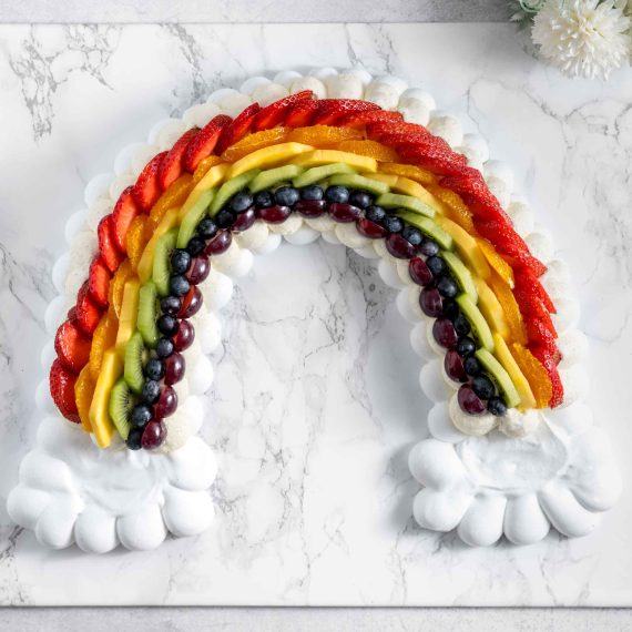 Regnbue pavlova opskrift til fødselsdag