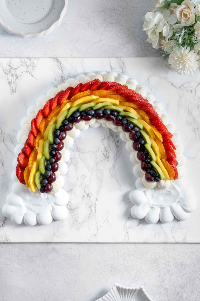 Regnbue pavlova opskrift til fødselsdag