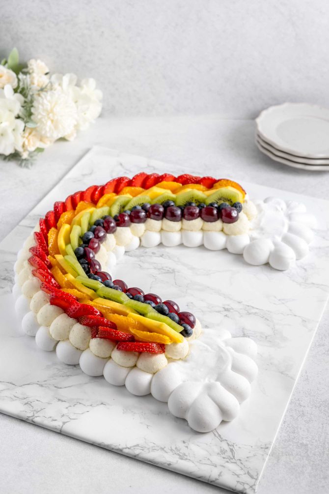 Regnbue pavlova opskrift fra Bageglad