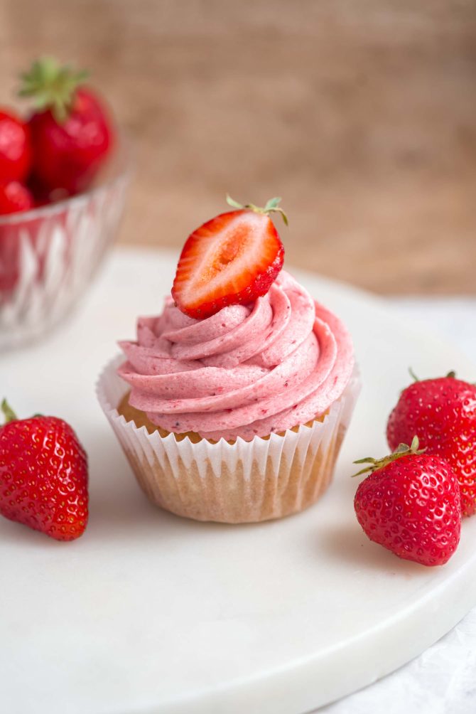 Jordbær cupcake opskrift fra Bageglad