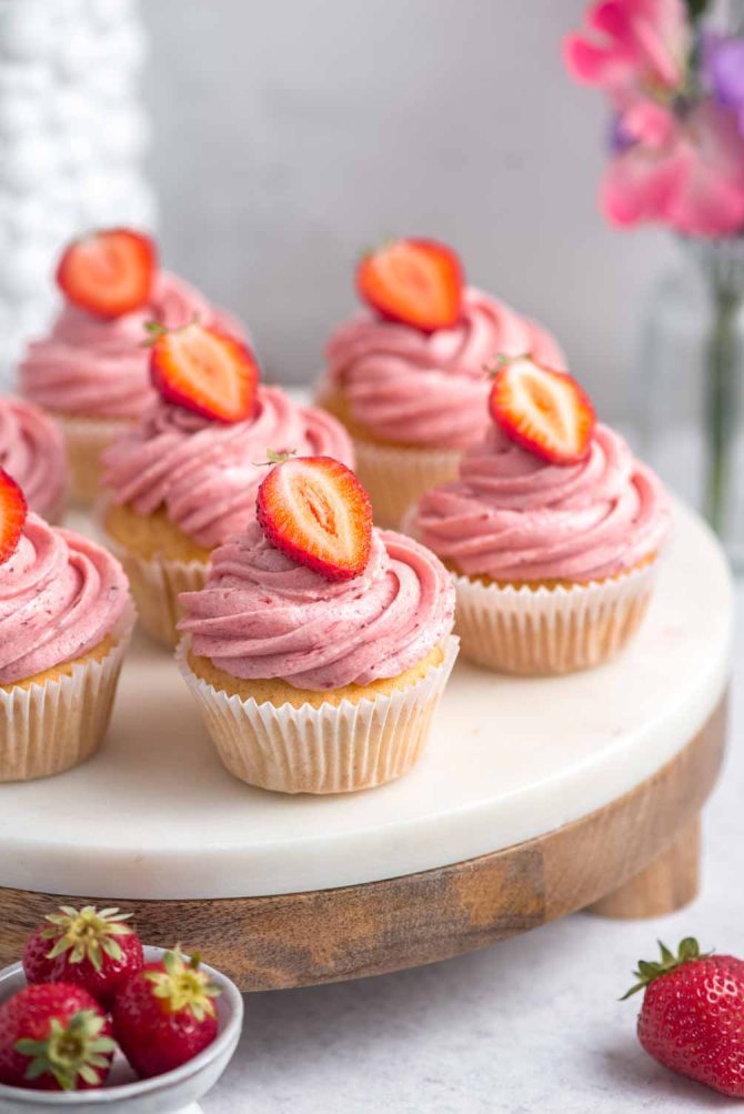 Jordbær smørcreme cupcakes fra Bageglad
